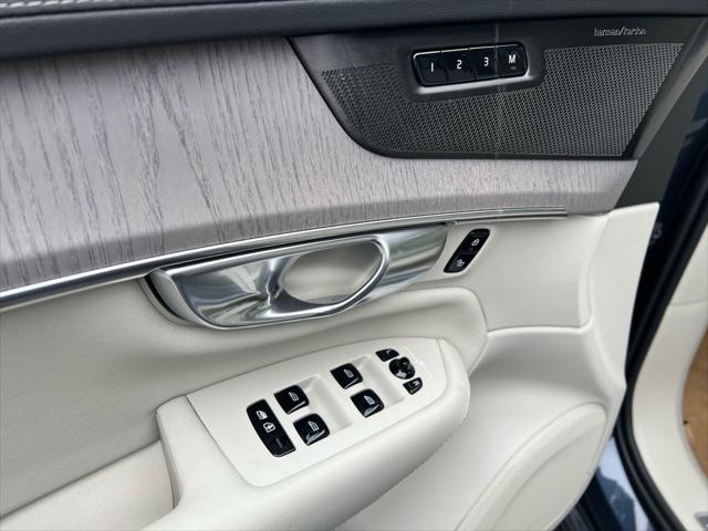 2026 Volvo XC90 B6 Ultra Dark Theme 7-Seater