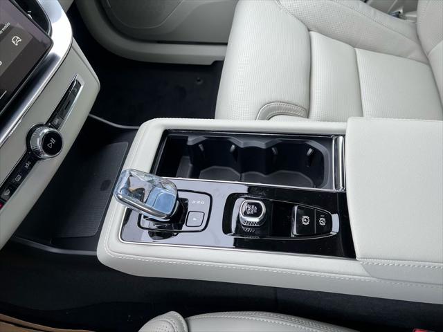2026 Volvo XC90 B6 Ultra Dark Theme 7-Seater