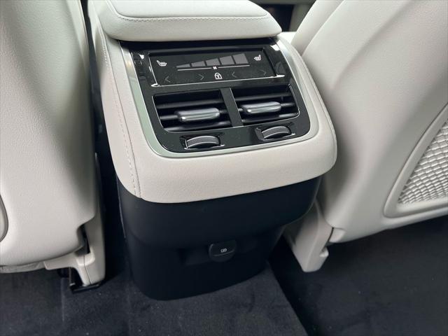 2026 Volvo XC90 B6 Ultra Dark Theme 7-Seater