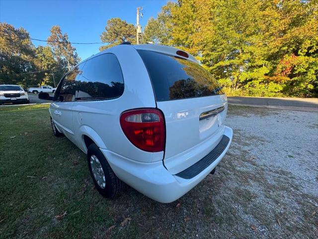 2003 Chrysler Town & Country LX