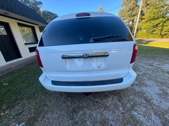 2003 Chrysler Town & Country LX