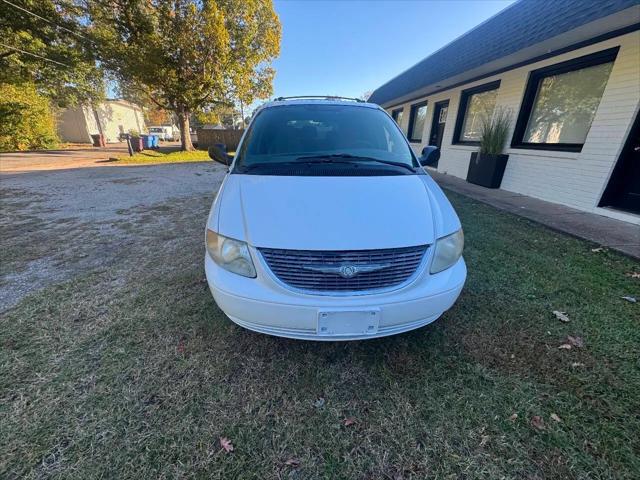 2003 Chrysler Town & Country LX