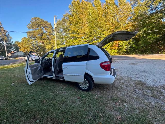 2003 Chrysler Town & Country LX