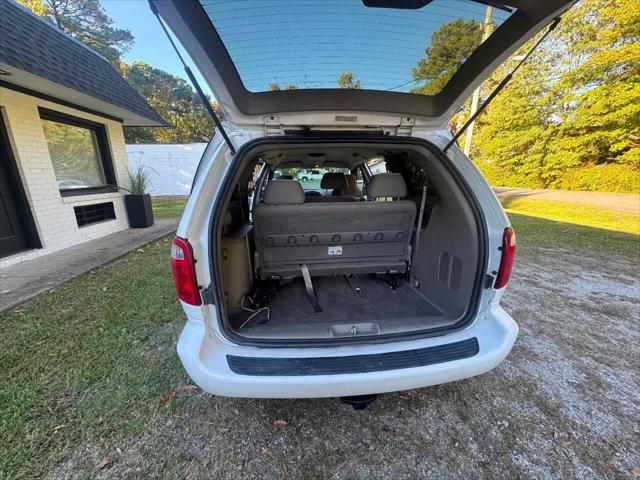 2003 Chrysler Town & Country LX