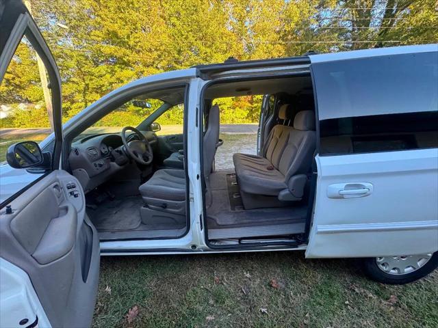 2003 Chrysler Town & Country LX