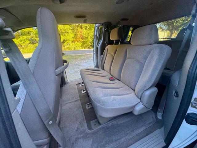 2003 Chrysler Town & Country LX
