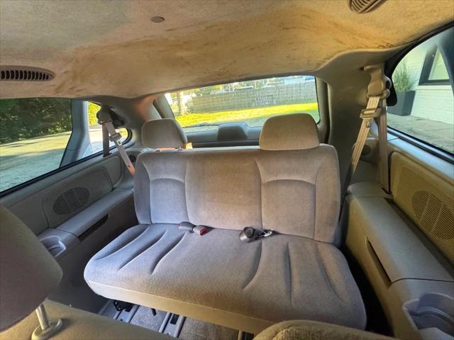 2003 Chrysler Town & Country LX