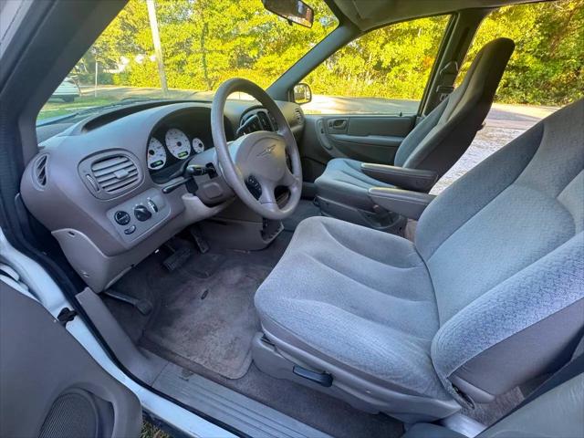 2003 Chrysler Town & Country LX