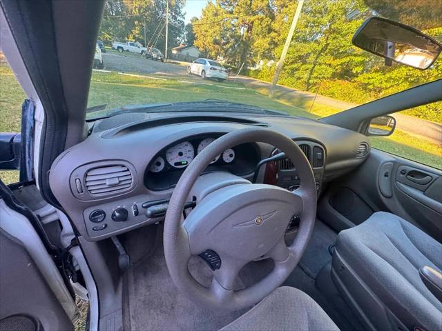 2003 Chrysler Town & Country LX