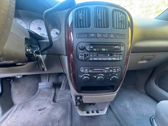 2003 Chrysler Town & Country LX