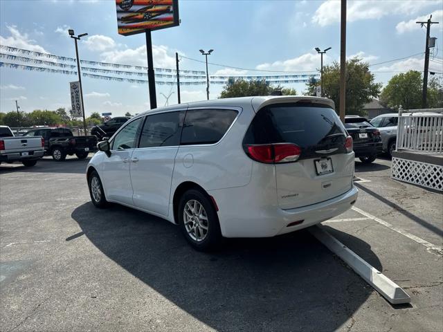 2022 Chrysler Voyager LX