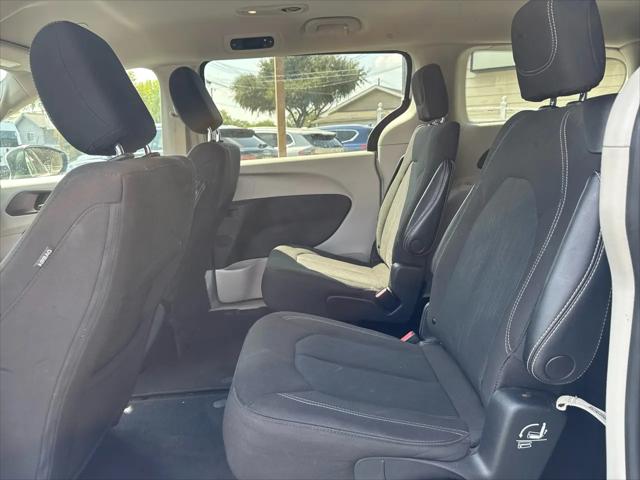 2022 Chrysler Voyager LX
