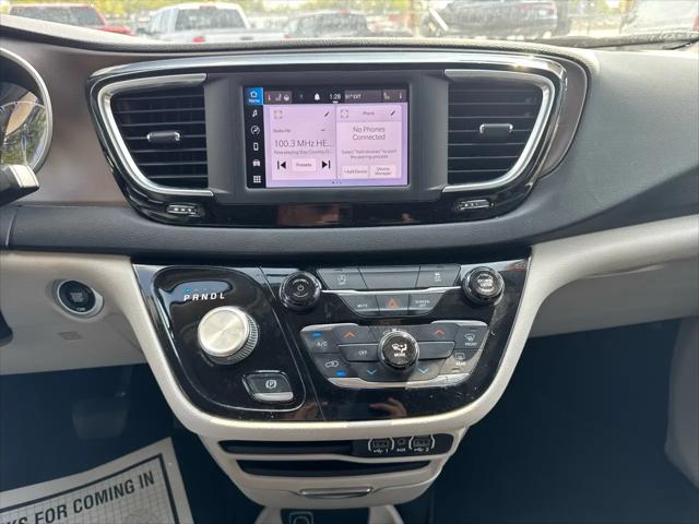 2022 Chrysler Voyager LX