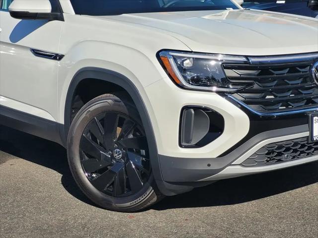 2026 Volkswagen Atlas Cross Sport SE with Technology