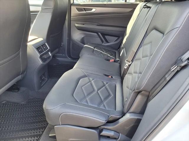 2026 Volkswagen Atlas Cross Sport SE with Technology