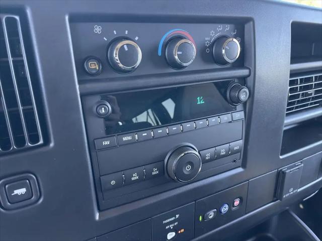 2025 GMC Savana Passenger RWD 3500 Extended Wheelbase LS