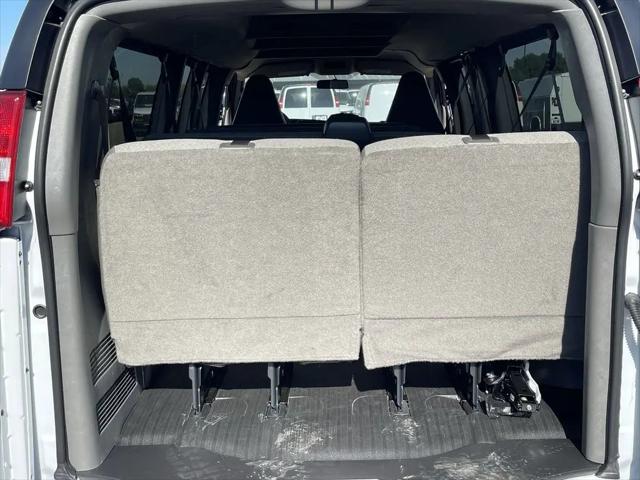2025 GMC Savana Passenger RWD 3500 Extended Wheelbase LS