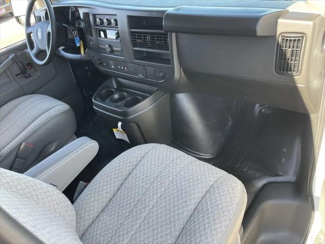 2025 GMC Savana Passenger RWD 3500 Extended Wheelbase LS