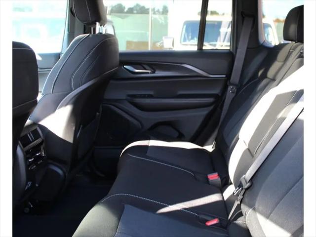 2025 Jeep Grand Cherokee Laredo X 4x2