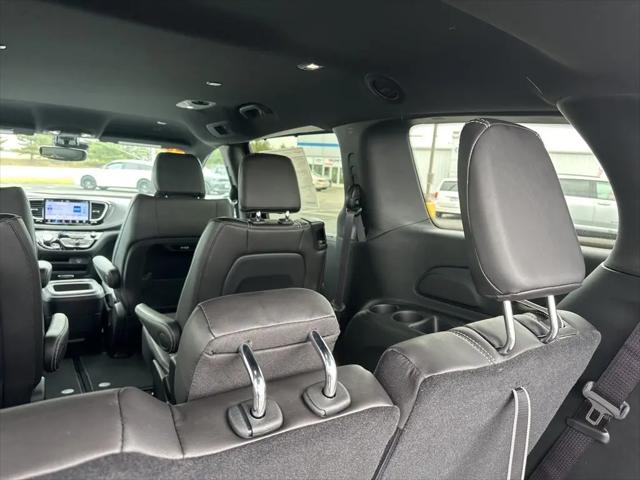 2026 Chrysler Pacifica Select AWD