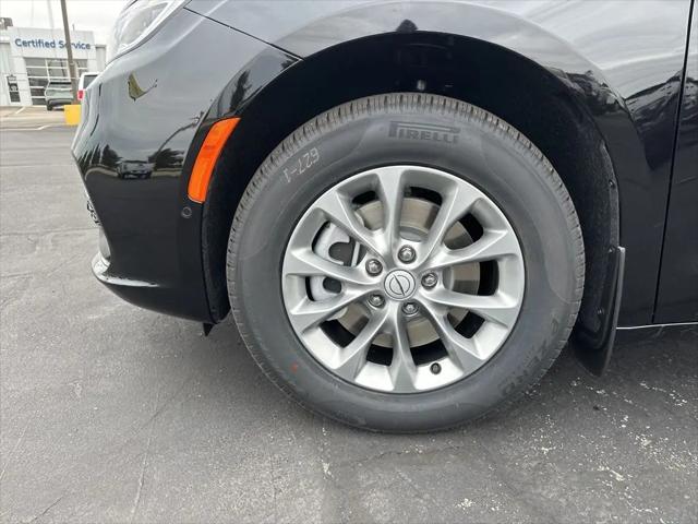 2026 Chrysler Pacifica Select AWD
