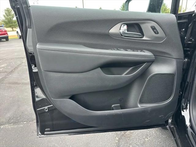 2026 Chrysler Pacifica Select AWD
