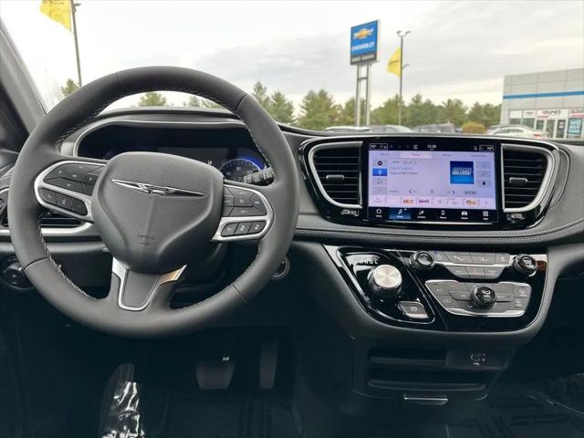 2026 Chrysler Pacifica Select AWD