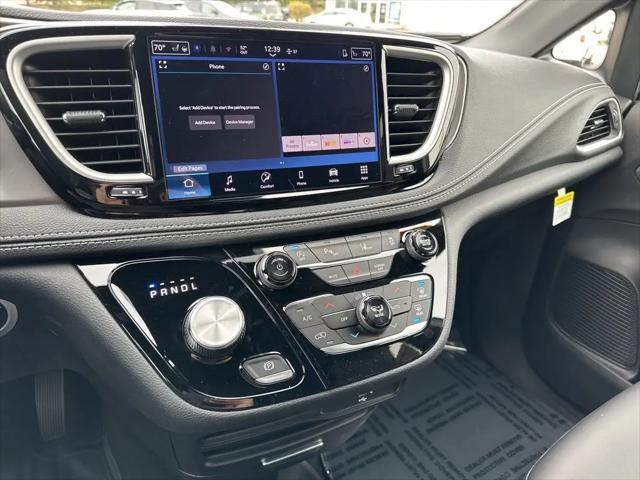 2026 Chrysler Pacifica Select AWD