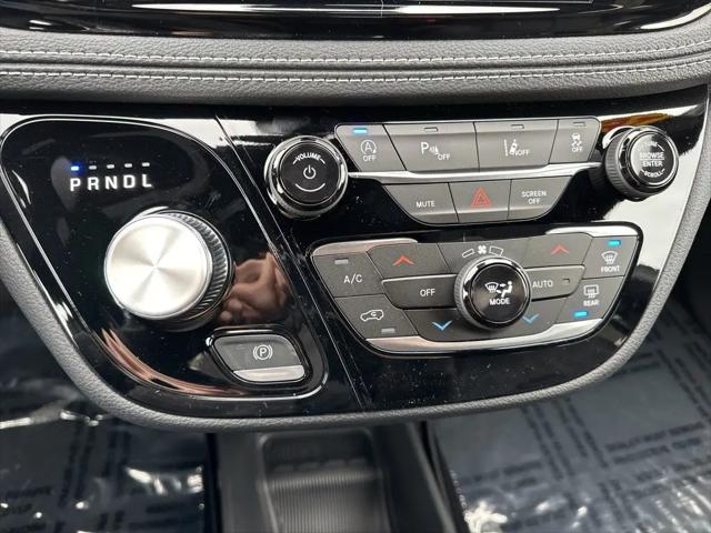 2026 Chrysler Pacifica Select AWD