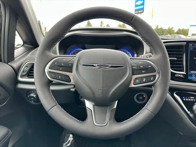 2026 Chrysler Pacifica Select AWD