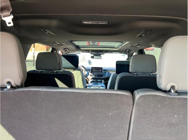 2023 GMC Yukon XL 4WD SLT