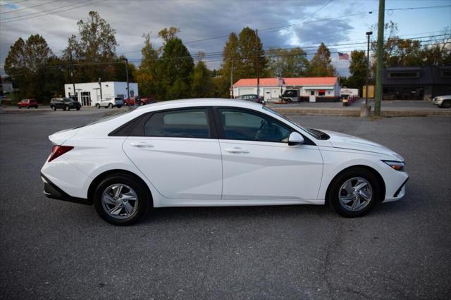 2024 Hyundai Elantra SE 2024 Hyundai Elantra SE