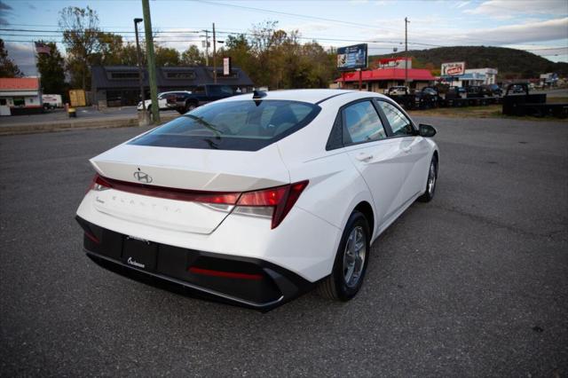 2024 Hyundai Elantra SE 2024 Hyundai Elantra SE