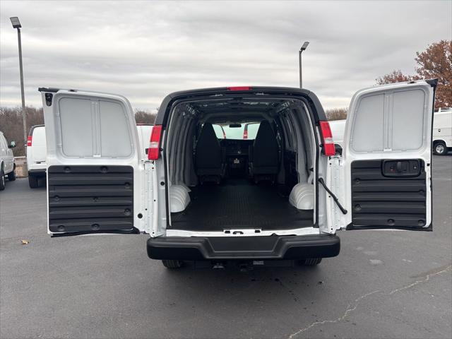 2025 Chevrolet Express Cargo Van RWD 2500 Regular Wheelbase WT