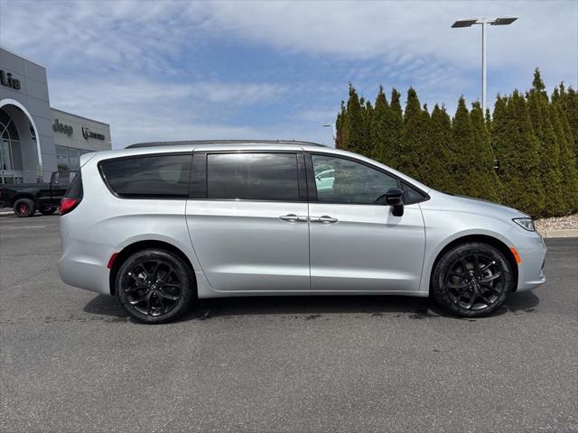 2026 Chrysler Pacifica PACIFICA SELECT AWD