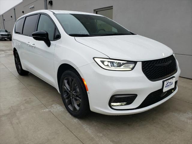 2026 Chrysler Pacifica PACIFICA SELECT AWD