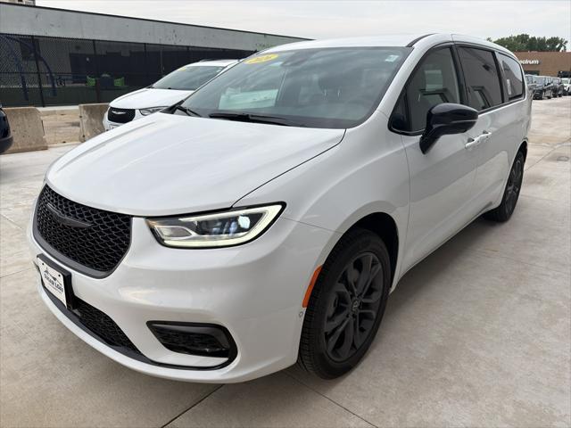 2026 Chrysler Pacifica PACIFICA SELECT AWD