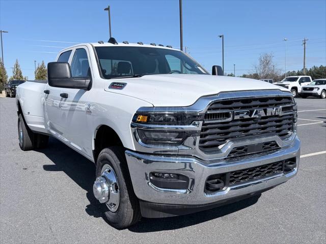 2026 RAM Ram 3500 RAM 3500 TRADESMAN CREW CAB 4X4 8 BOX