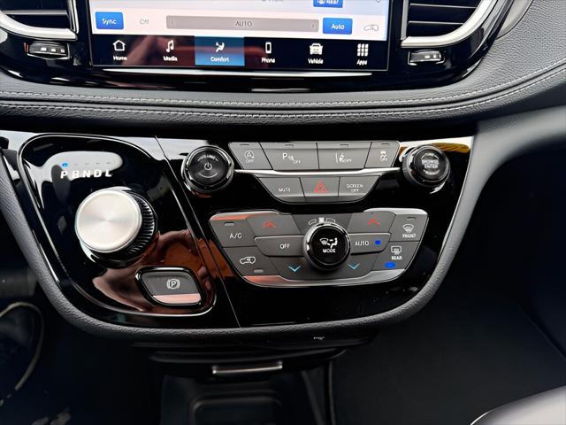 2026 Chrysler Pacifica Select AWD