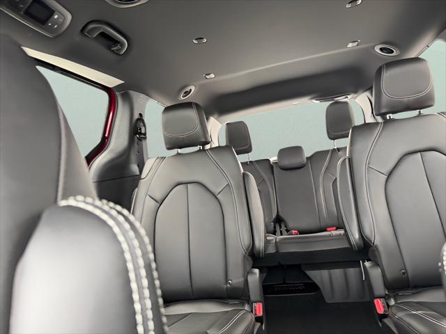 2026 Chrysler Pacifica Select AWD