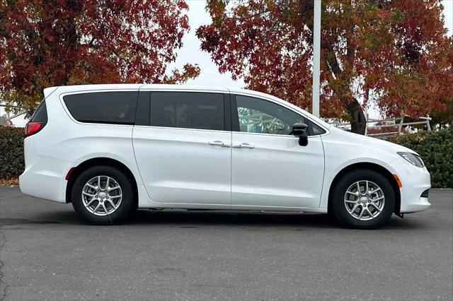 2026 Chrysler Voyager VOYAGER LX