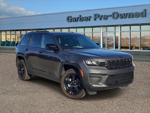 2022 Jeep Grand Cherokee Altitude 4x4 2022 Jeep Grand Cherokee Altitude 4x4