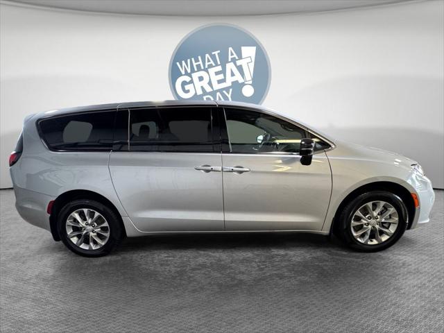 2026 Chrysler Pacifica PACIFICA SELECT AWD