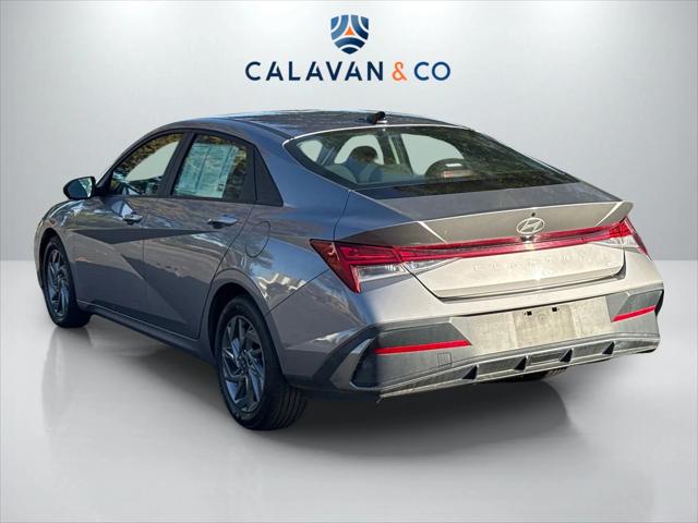 2024 Hyundai Elantra Hybrid Blue 2024 Hyundai Elantra Hybrid Blue