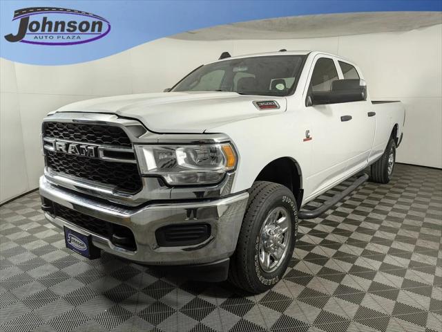 2022 RAM 3500 Tradesman Crew Cab 4x4 8 Box