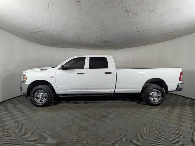 2022 RAM 3500 Tradesman Crew Cab 4x4 8 Box