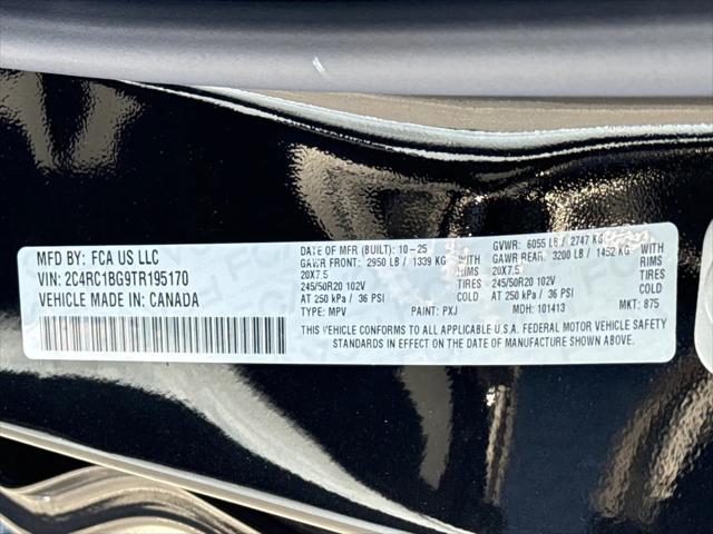 2026 Chrysler Pacifica Select