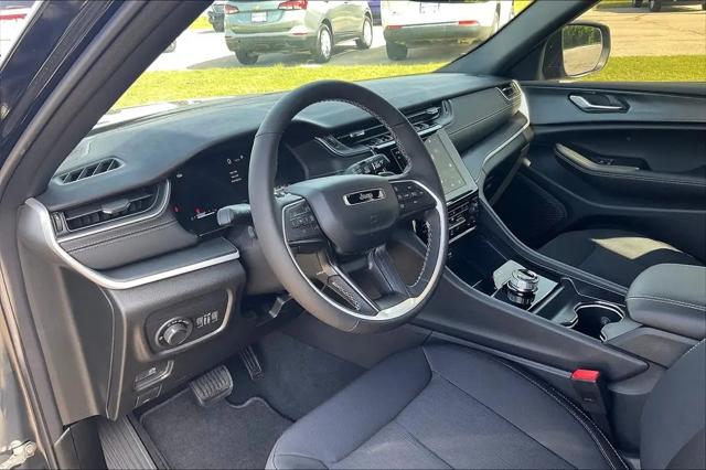 2025 Jeep Grand Cherokee Laredo X 4x4