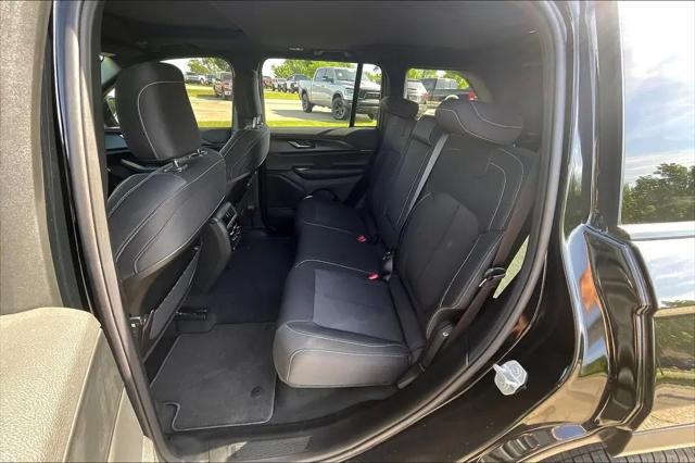 2025 Jeep Grand Cherokee Laredo X 4x4