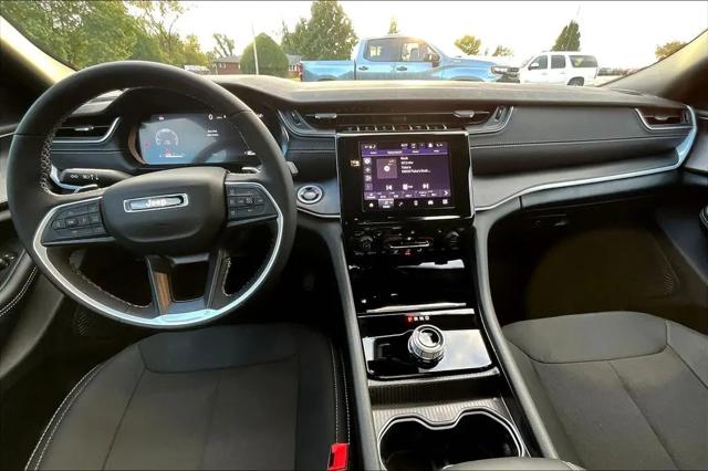 2025 Jeep Grand Cherokee Laredo X 4x4